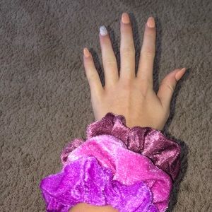 Brandy Melville scrunchies